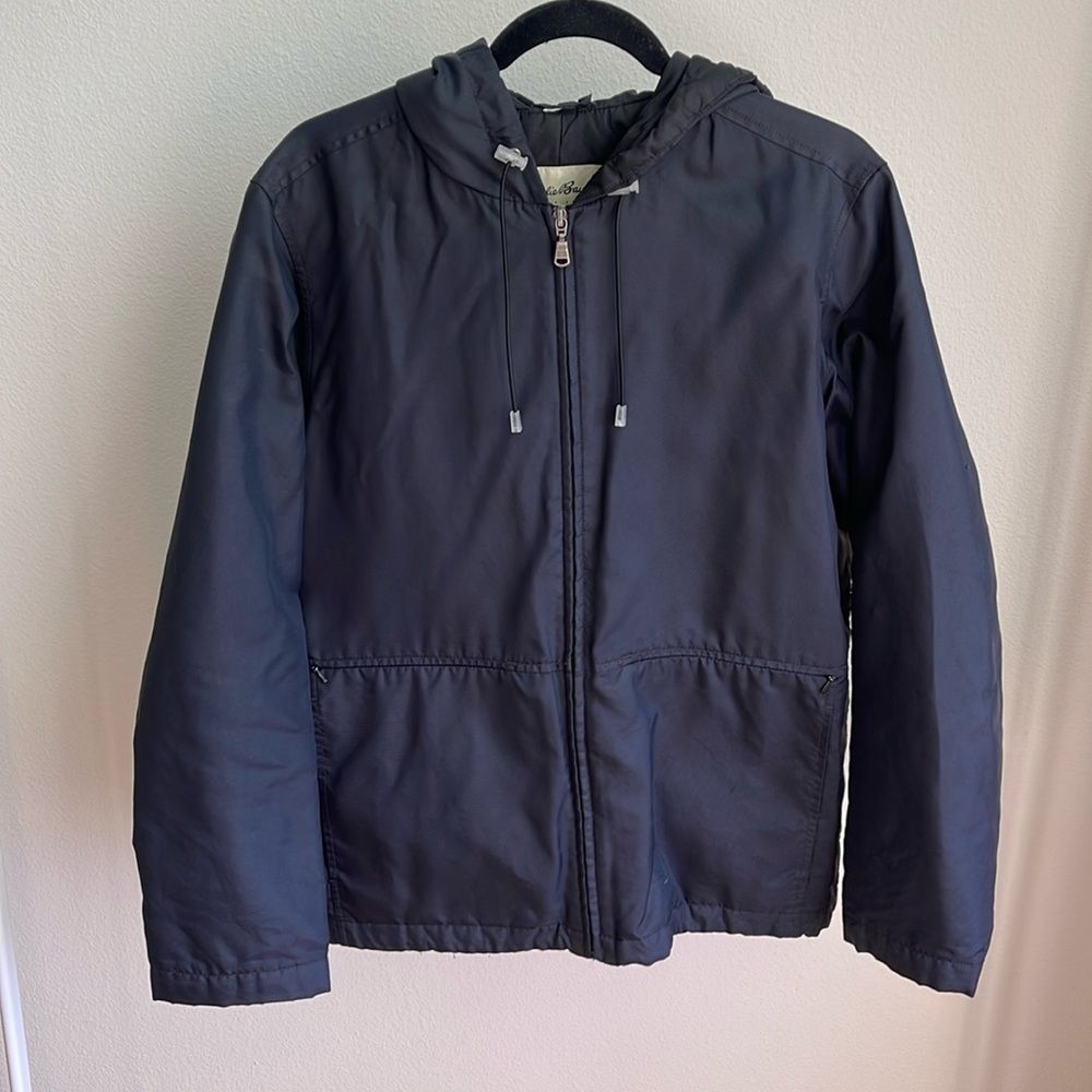 Large Eddie Bauer hooded rain jacket with pockets